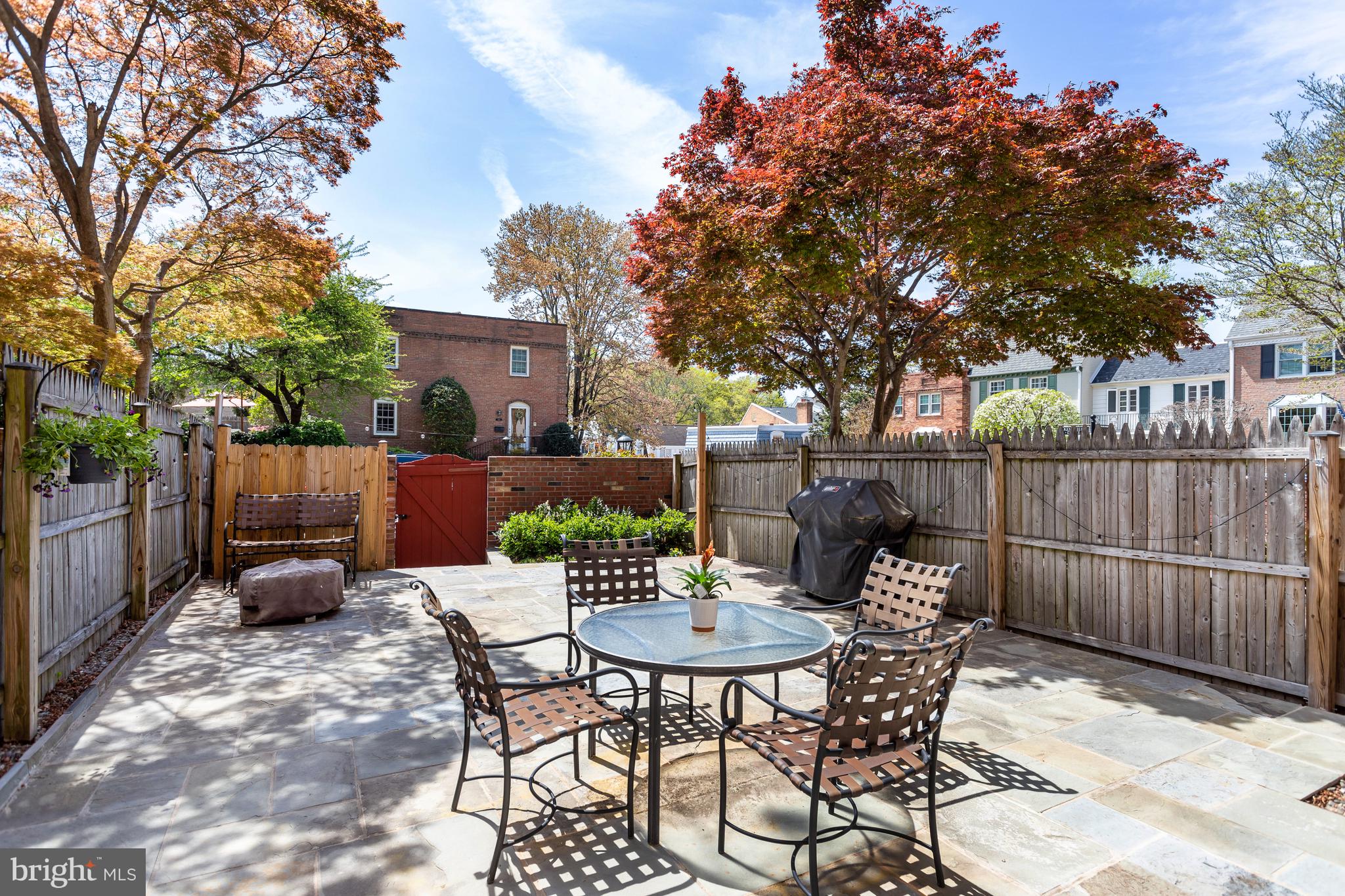 KINGS MANOR TOWNE HOUSES - Residential