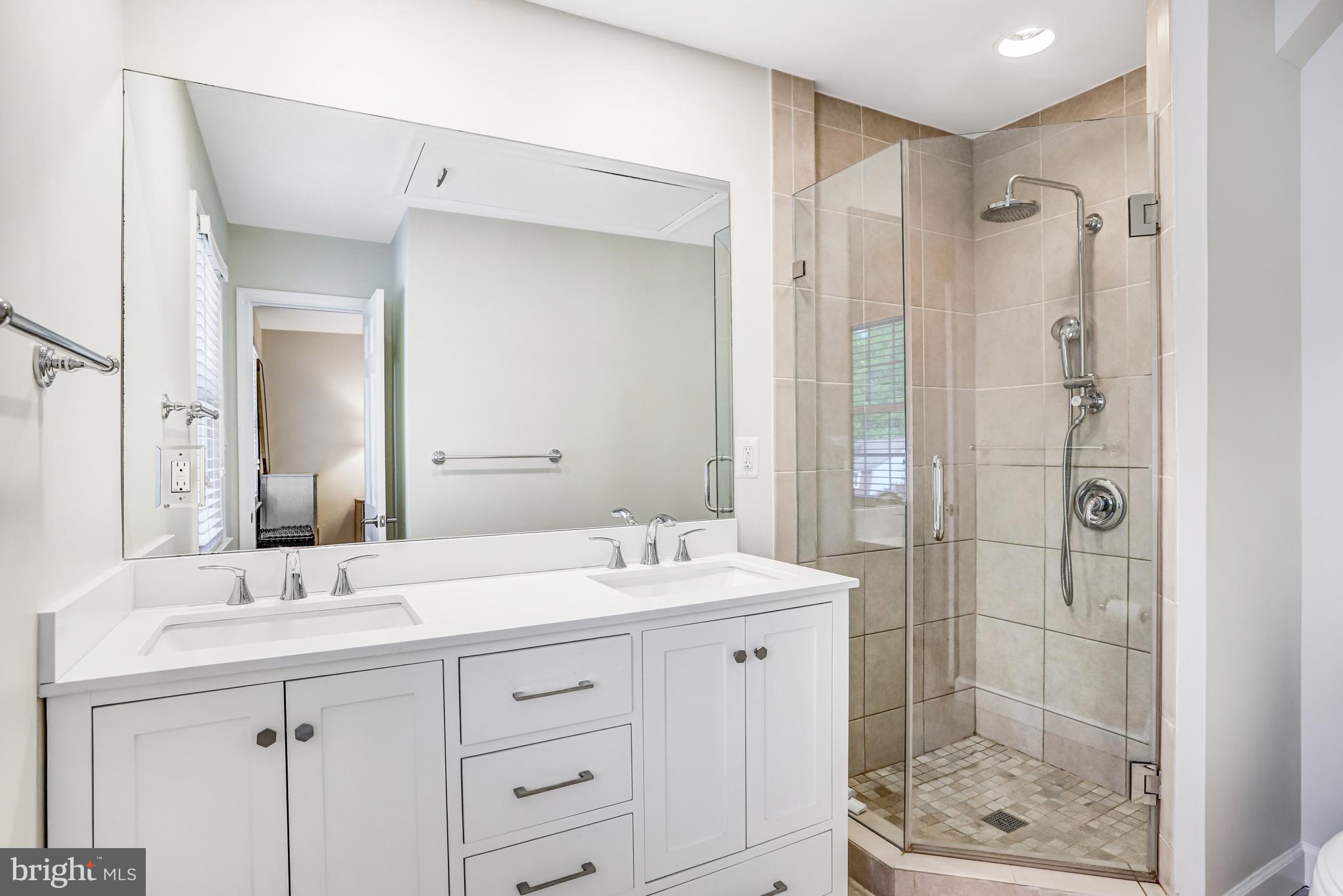 KINGS MANOR TOWNE HOUSES - Residential