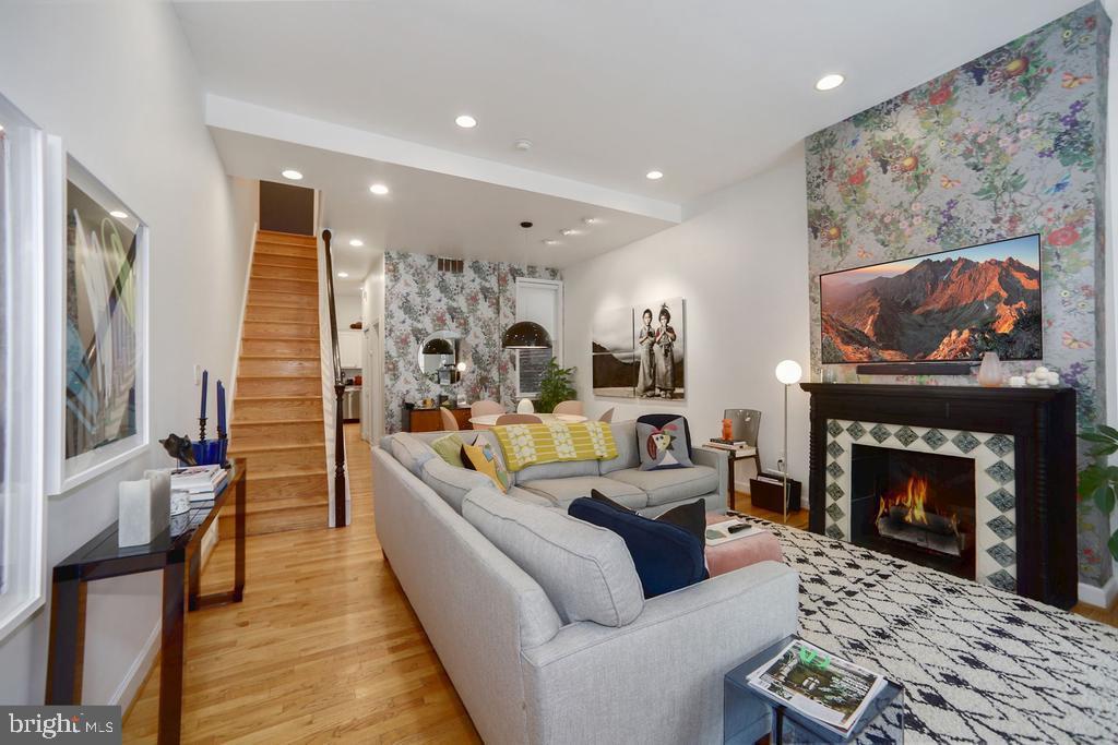 1443 W NW