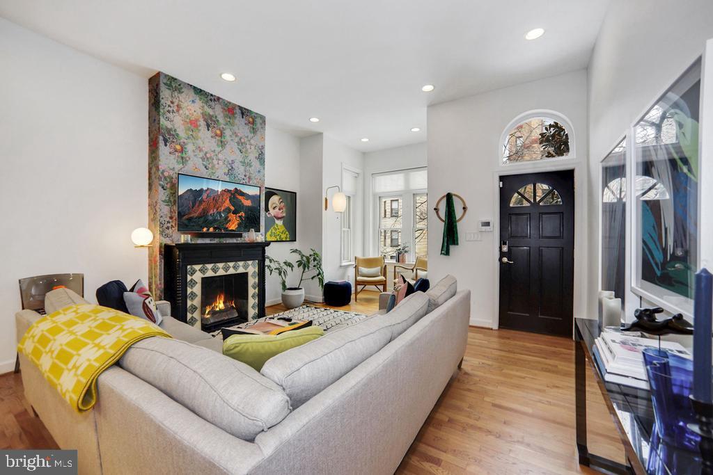 1443 W NW