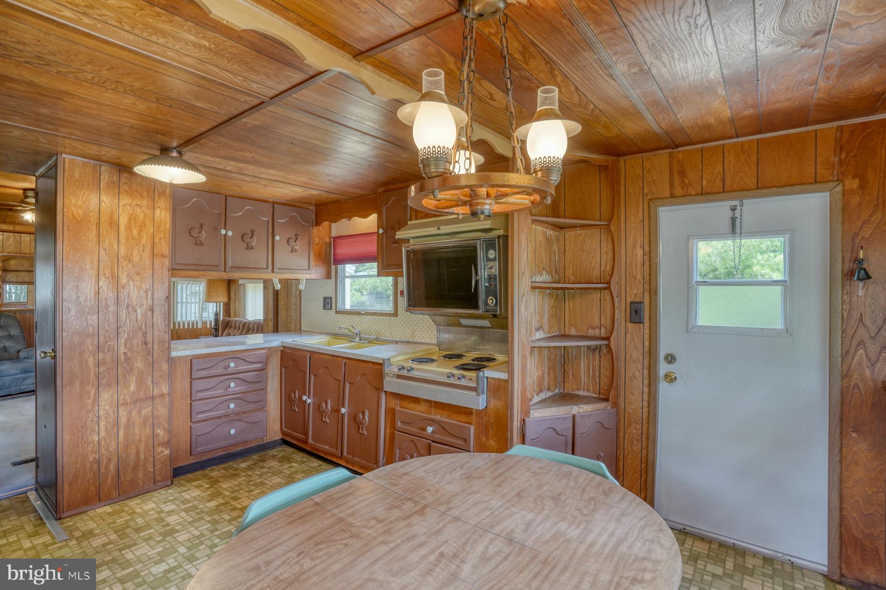 207 MIDWAY DRIVE