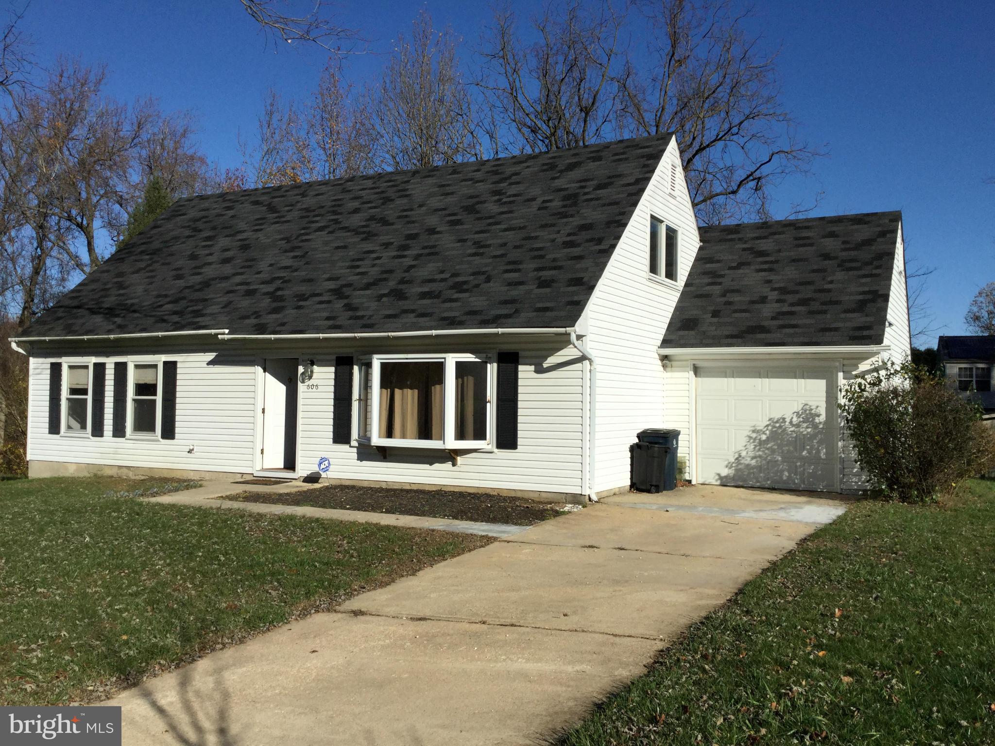 RAMBLING HILLS - Residential Lease