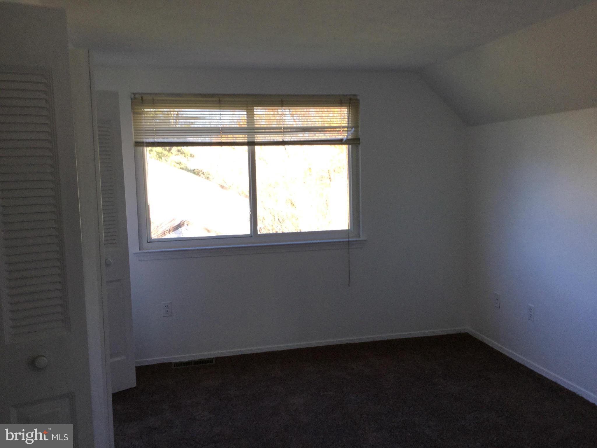 RAMBLING HILLS - Residential Lease