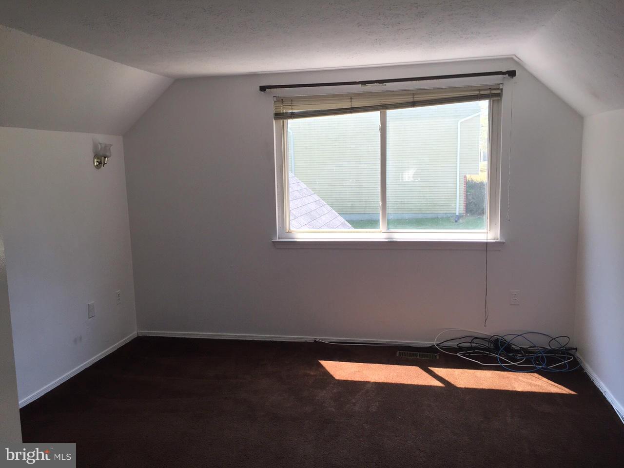 RAMBLING HILLS - Residential Lease