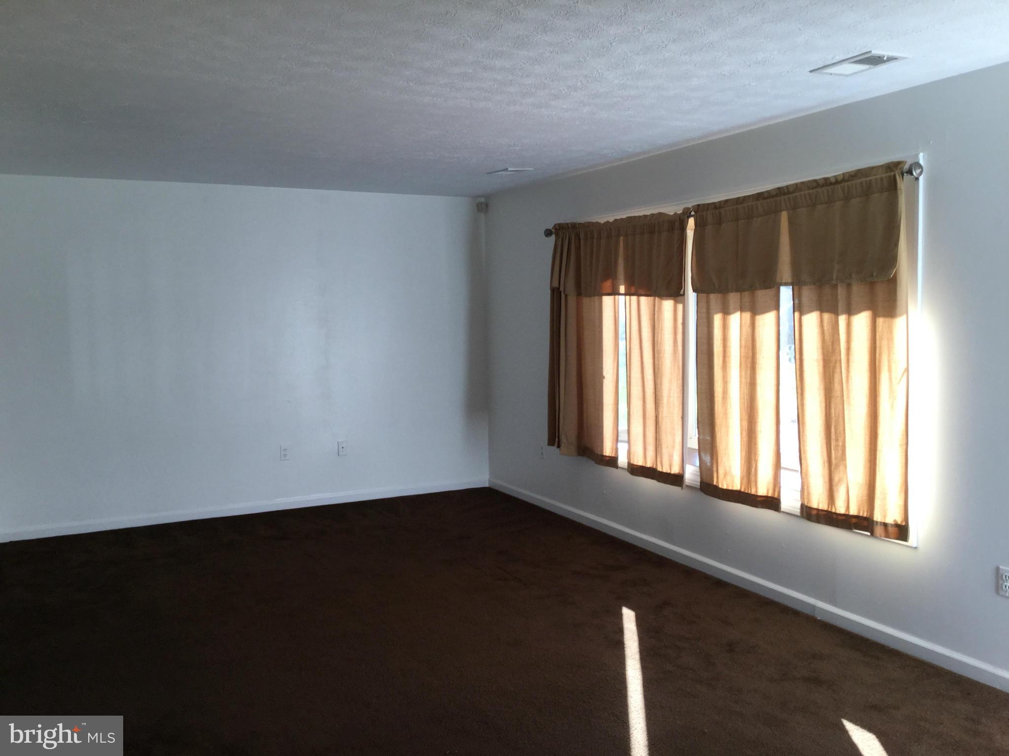 RAMBLING HILLS - Residential Lease