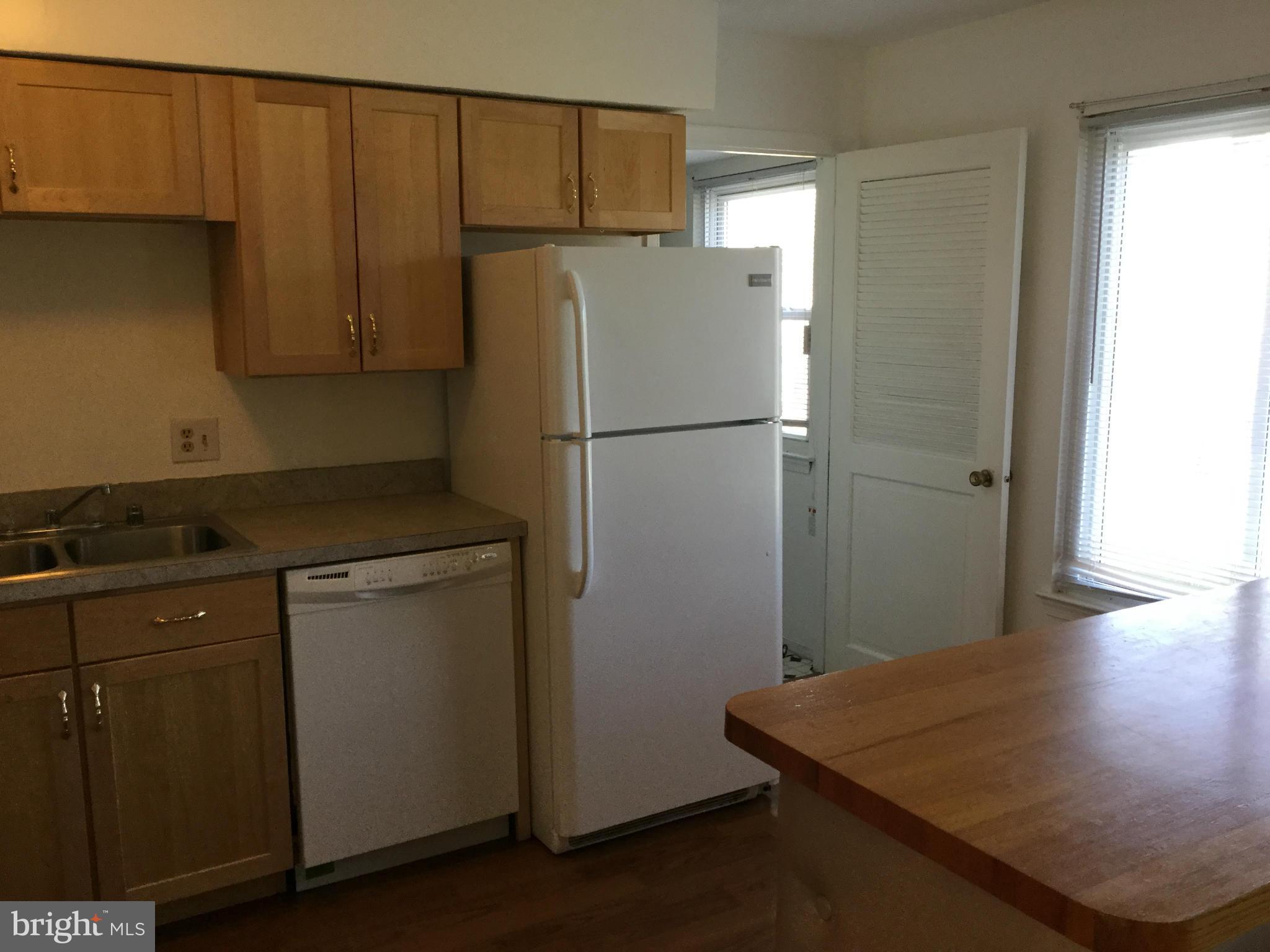 RAMBLING HILLS - Residential Lease