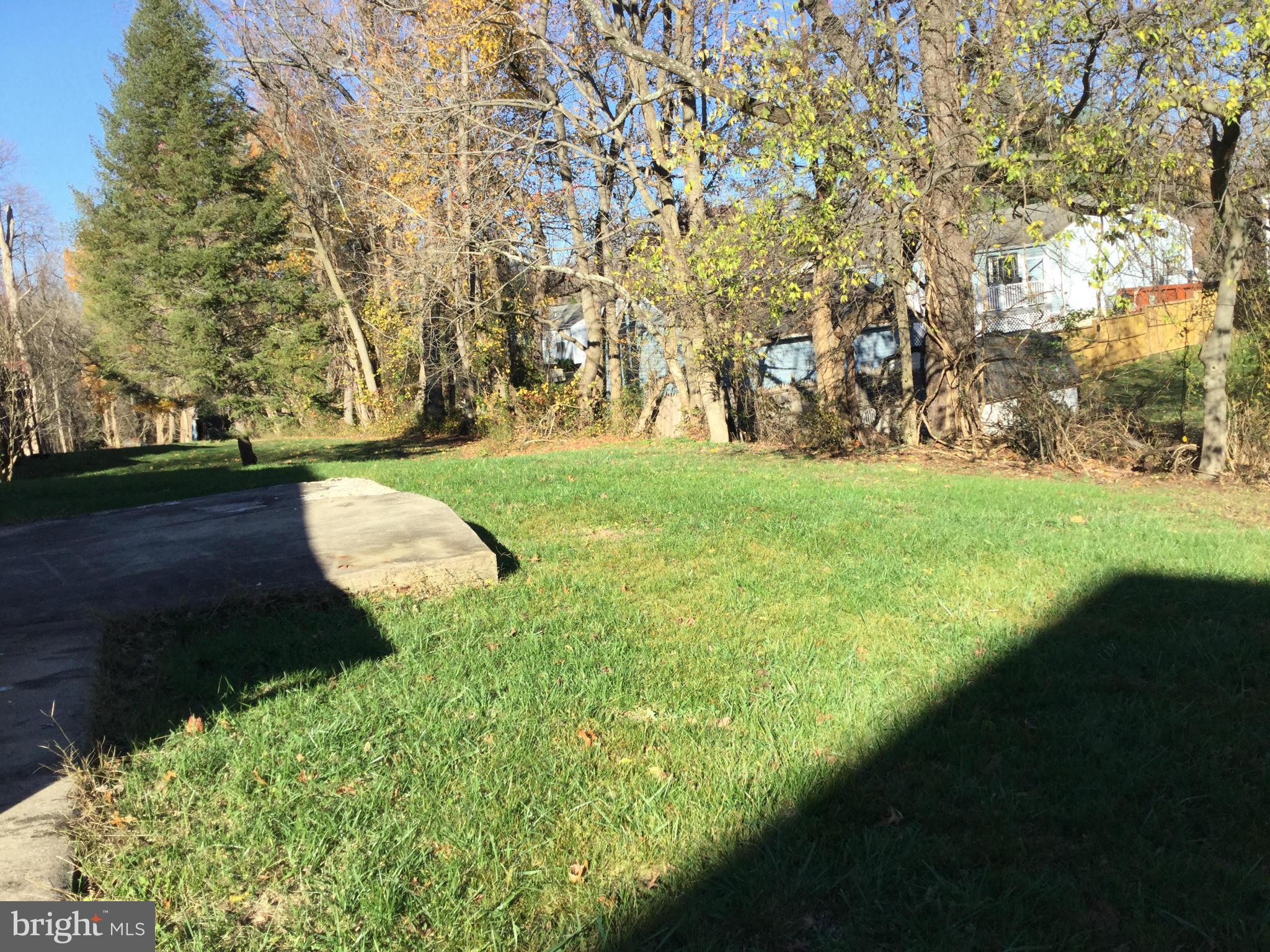 RAMBLING HILLS - Residential Lease