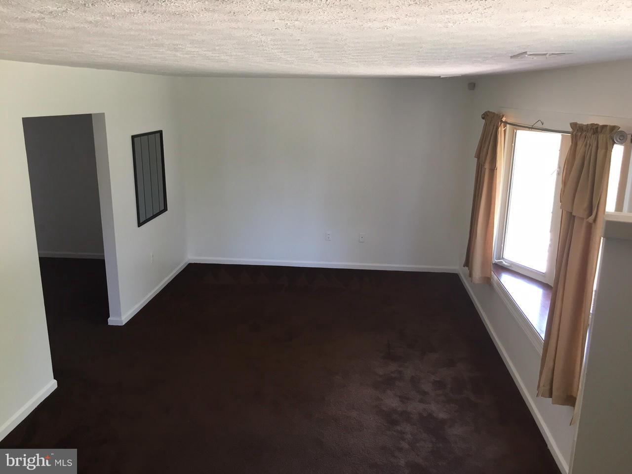 RAMBLING HILLS - Residential Lease