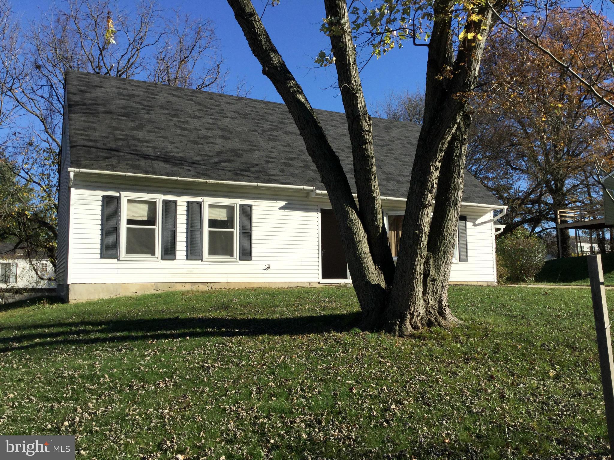 RAMBLING HILLS - Residential Lease