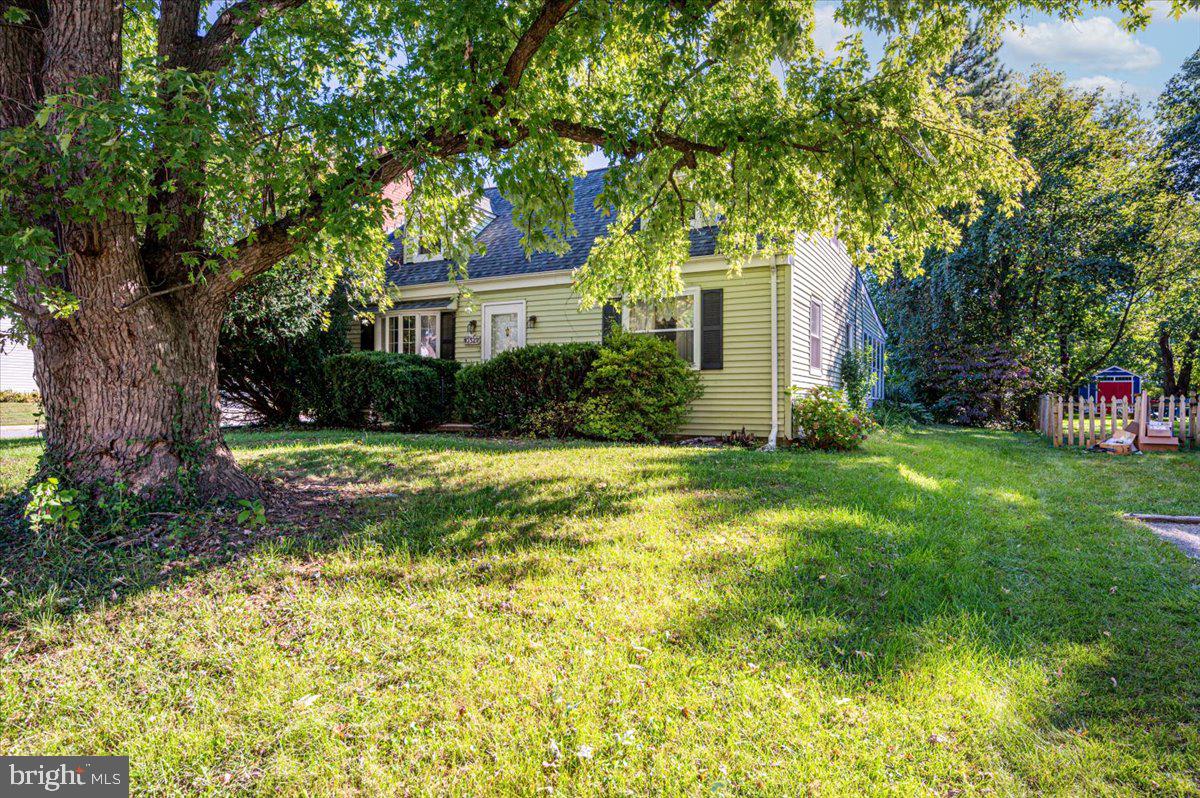 GREENTOP MANOR - Residential