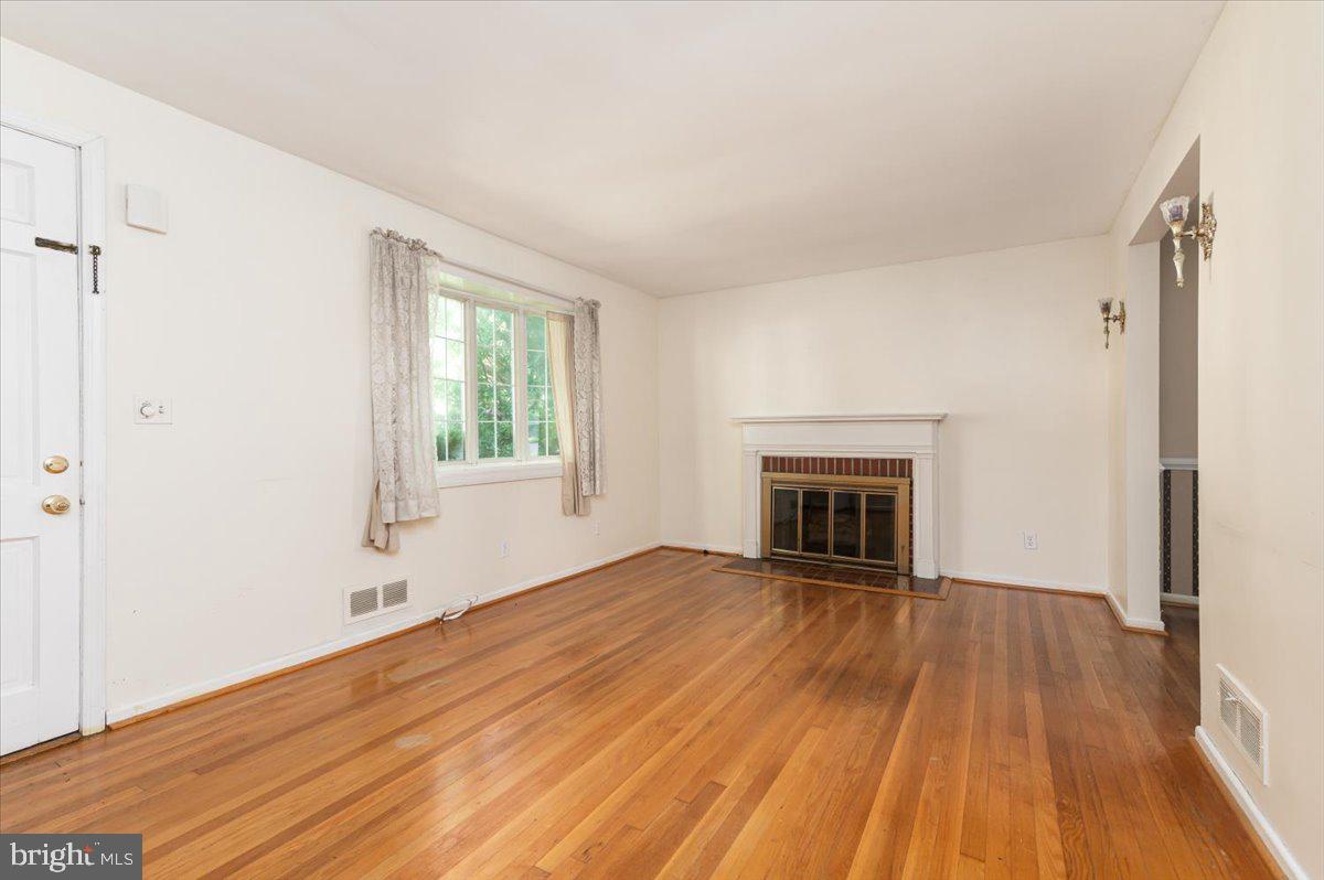 GREENTOP MANOR - Residential