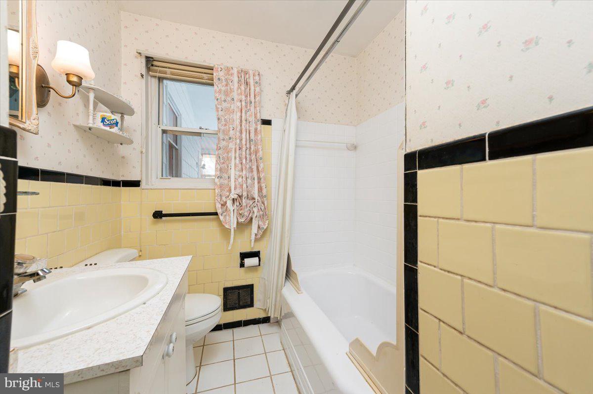 GREENTOP MANOR - Residential