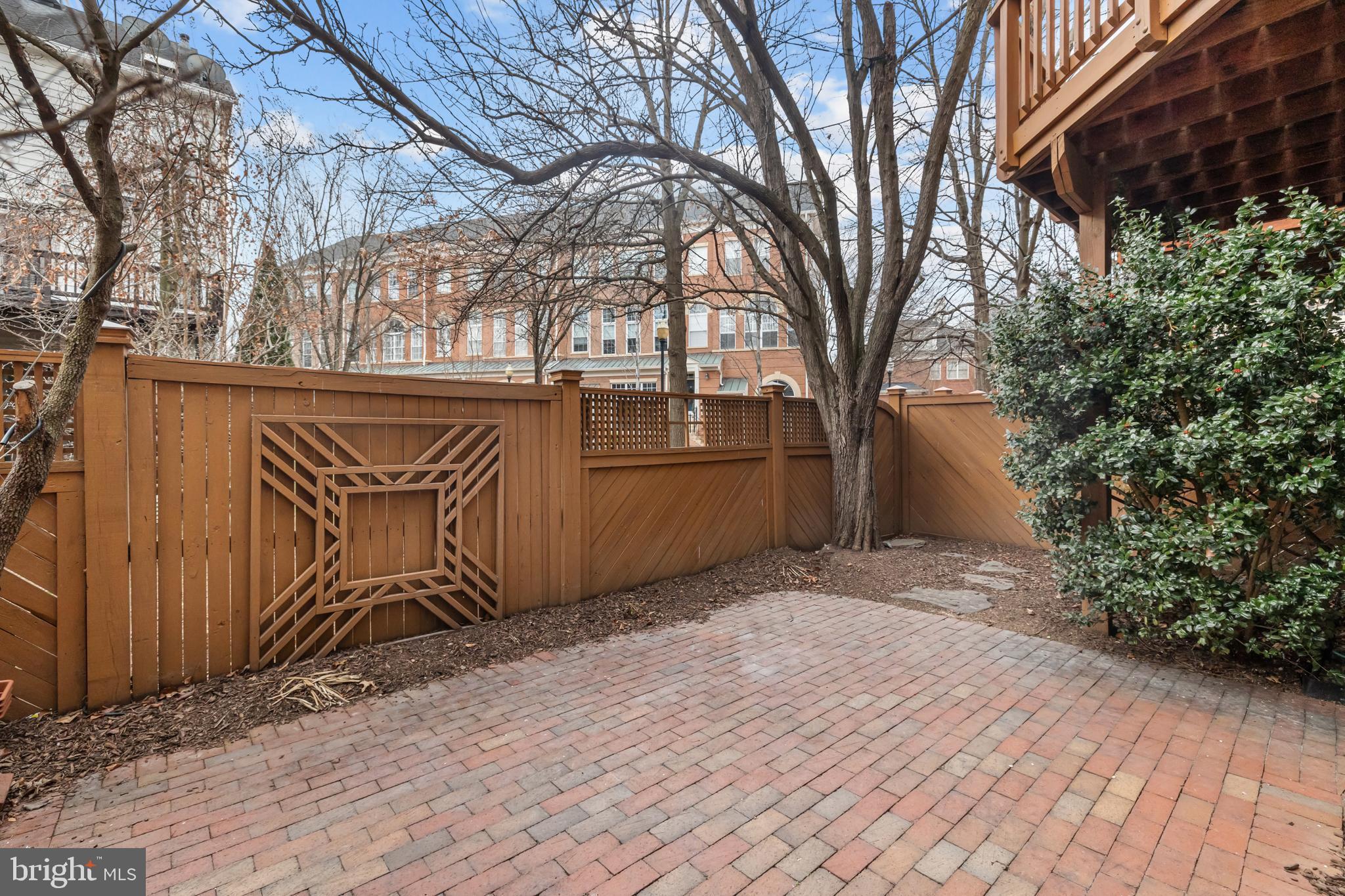 CAMERON STATION - Residential