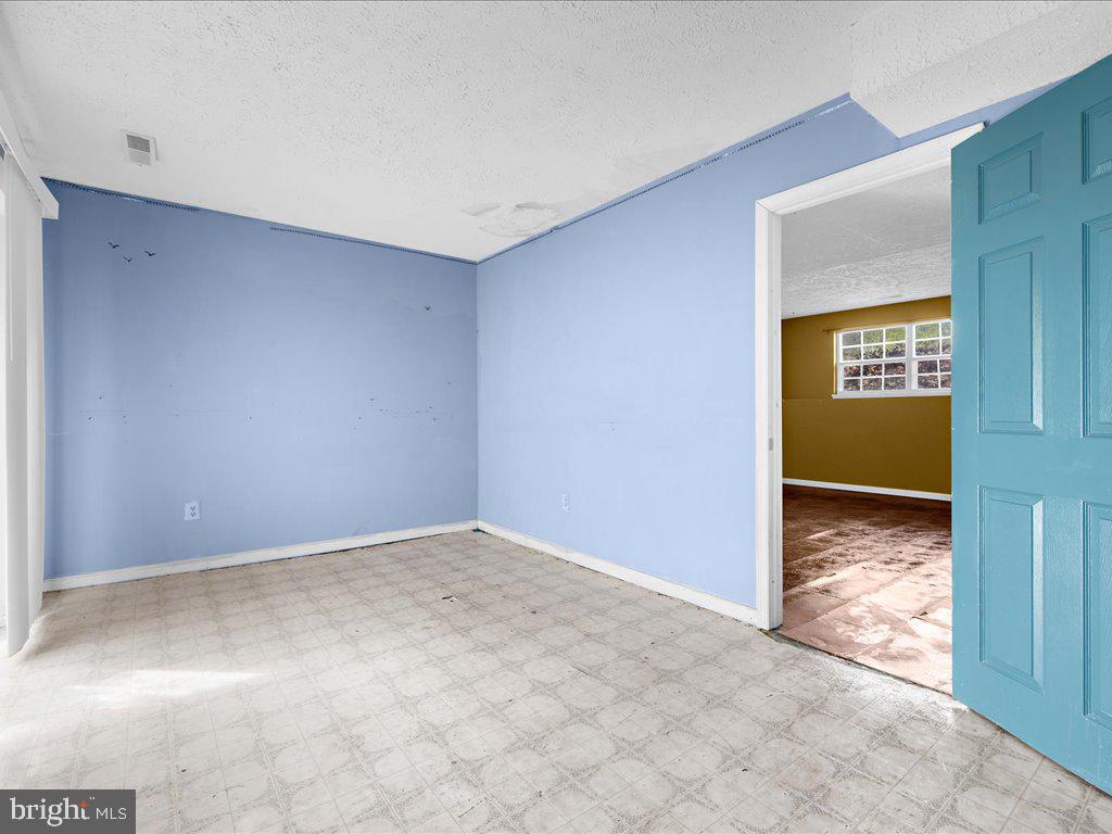 STONEYBROOKE VILLAGE - Residential