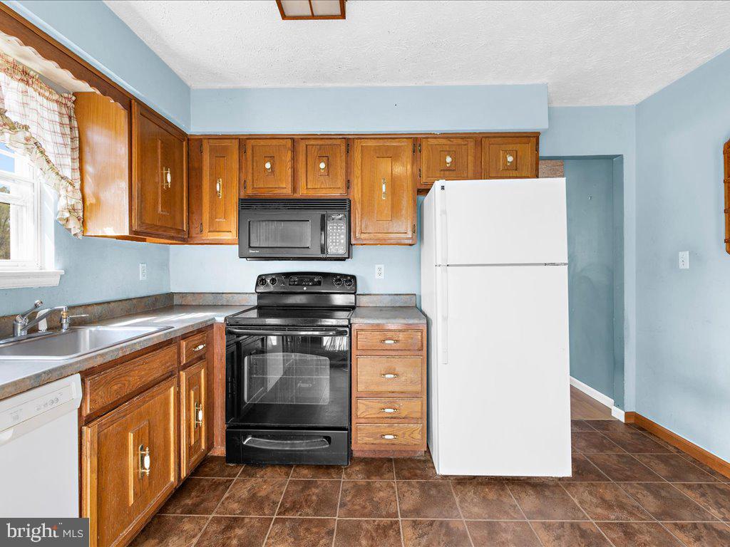 STONEYBROOKE VILLAGE - Residential