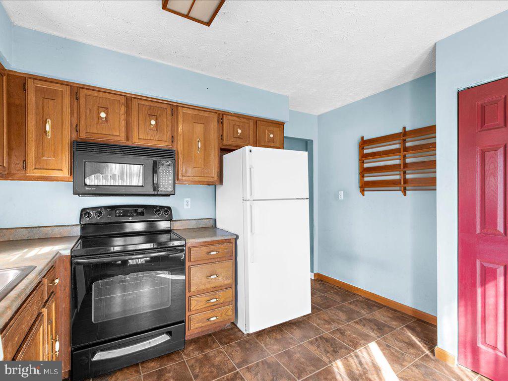 STONEYBROOKE VILLAGE - Residential