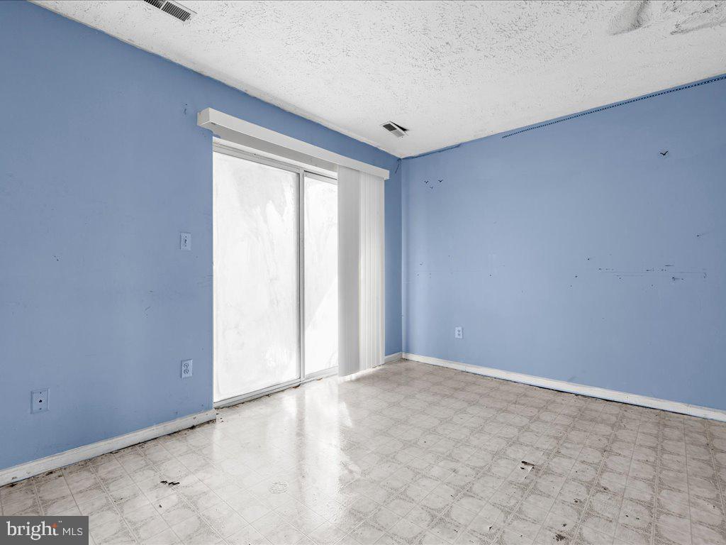 STONEYBROOKE VILLAGE - Residential