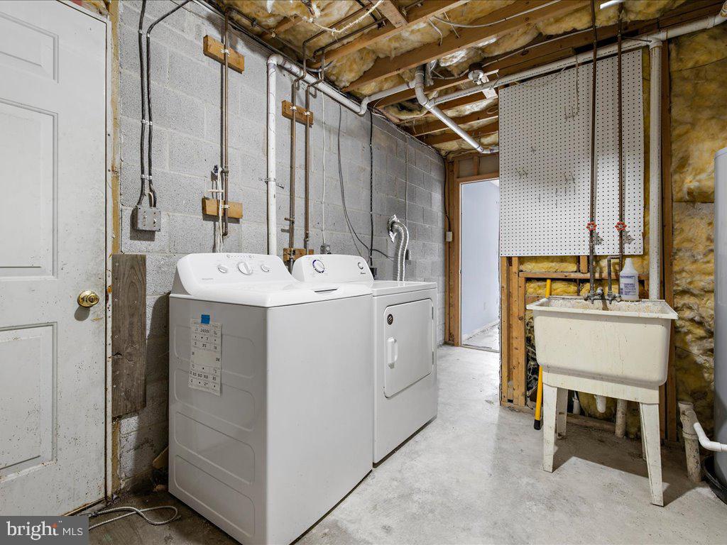 STONEYBROOKE VILLAGE - Residential