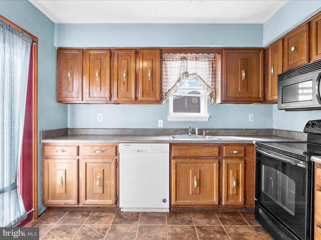 STONEYBROOKE VILLAGE - Residential