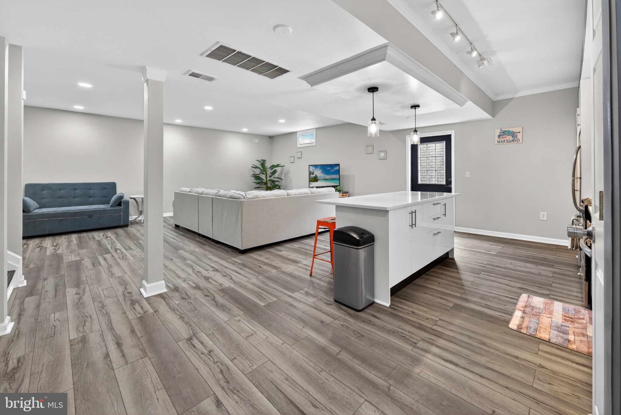 HOLLINGSWORTH - Residential