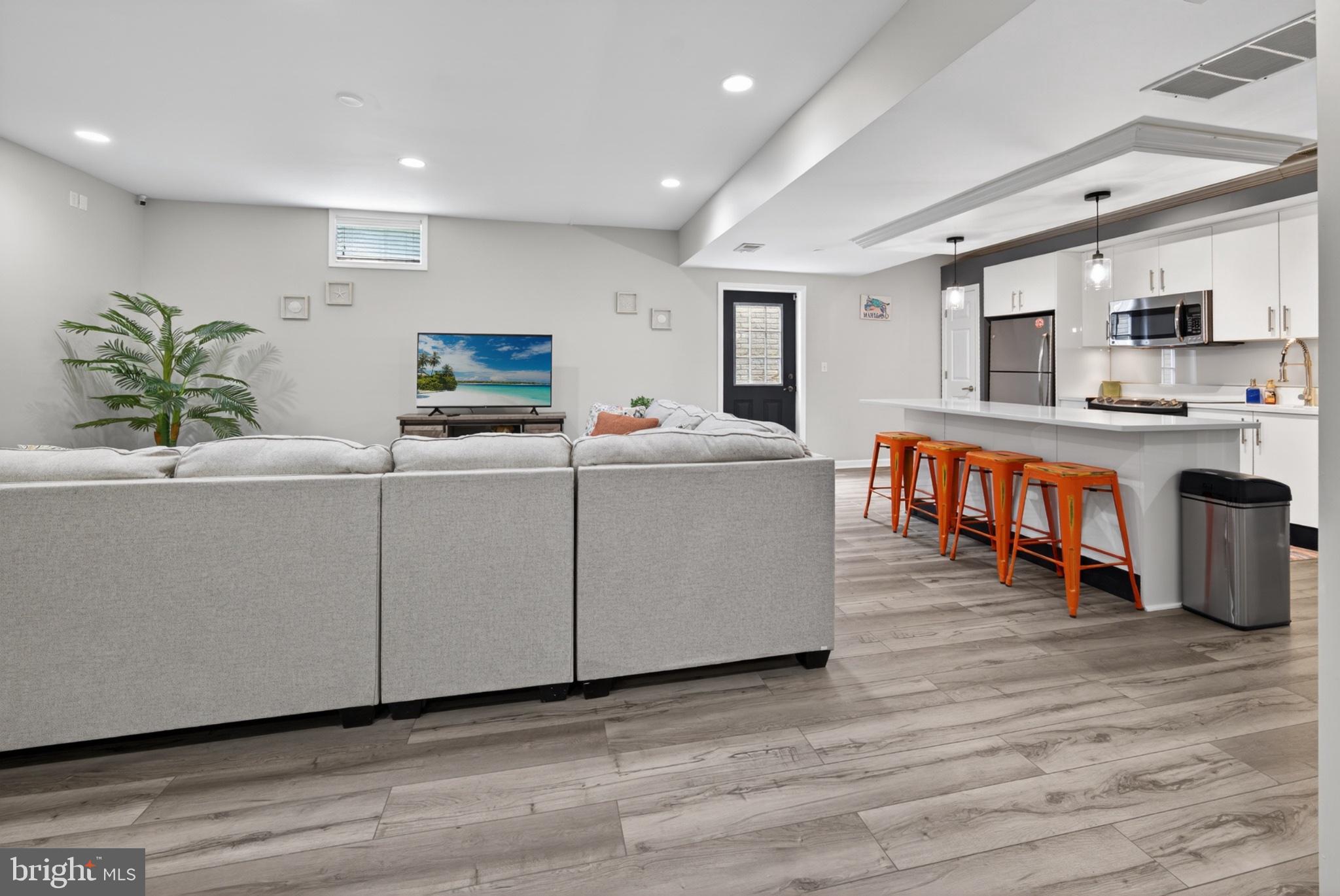 HOLLINGSWORTH - Residential
