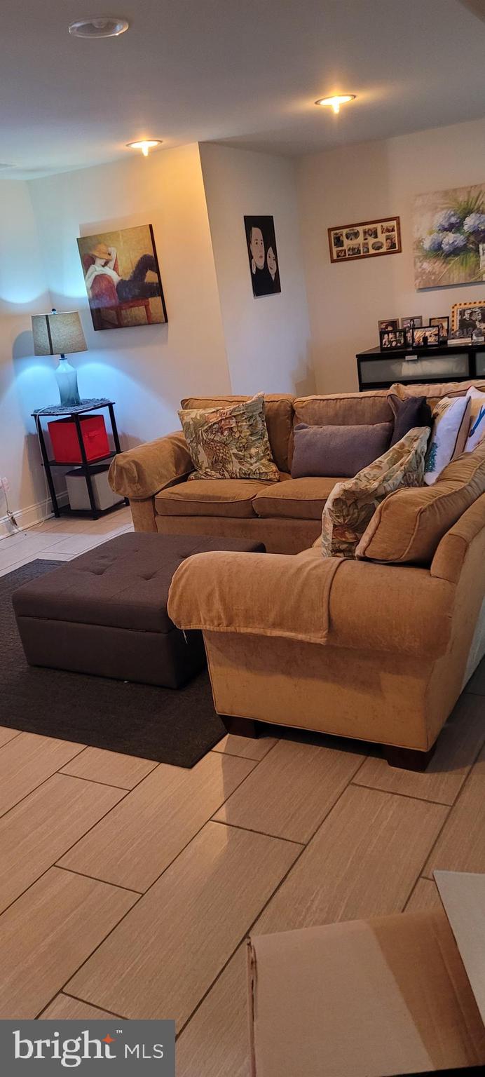 YORKSHIRE VILLAGE - Residential