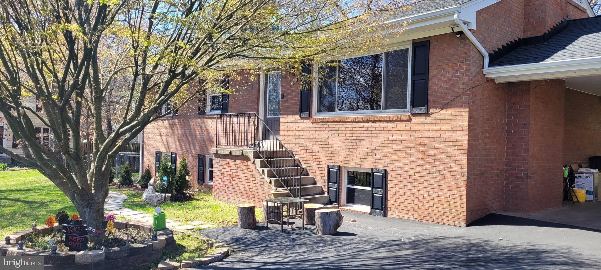 YORKSHIRE VILLAGE - Residential