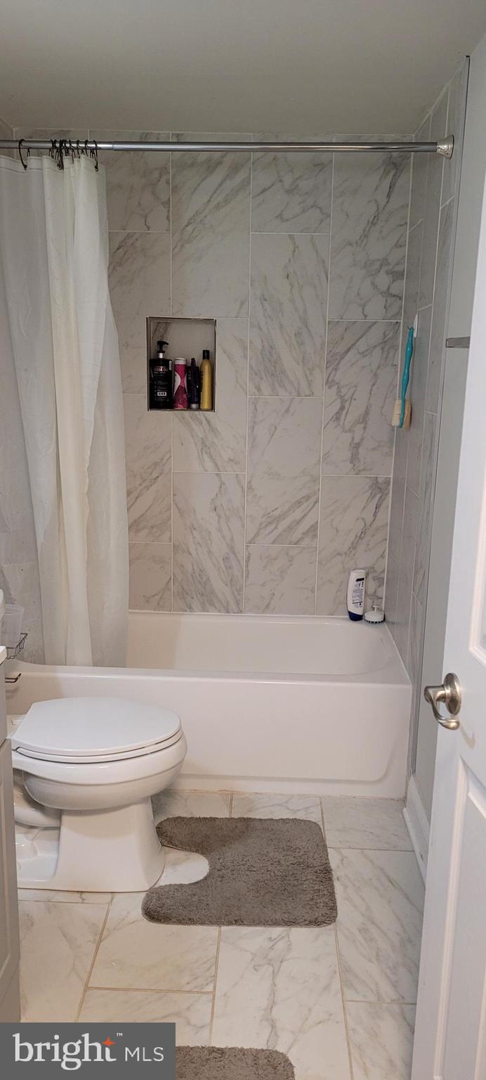 YORKSHIRE VILLAGE - Residential