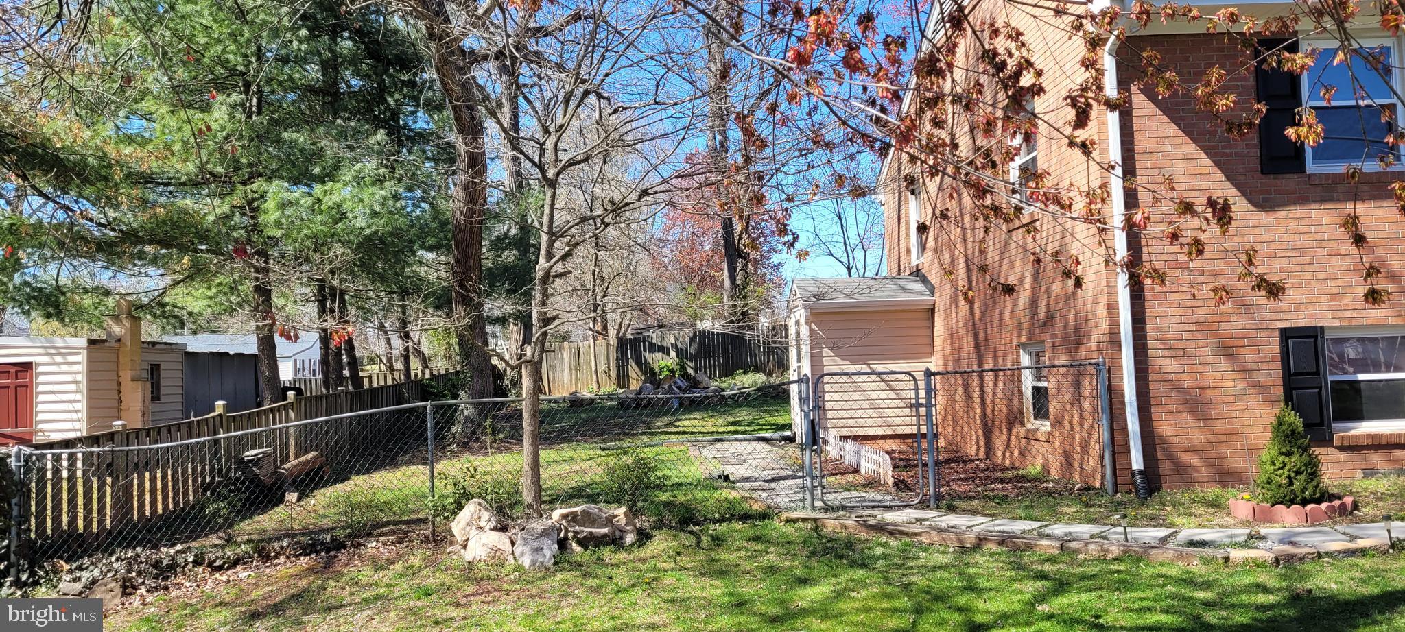 YORKSHIRE VILLAGE - Residential