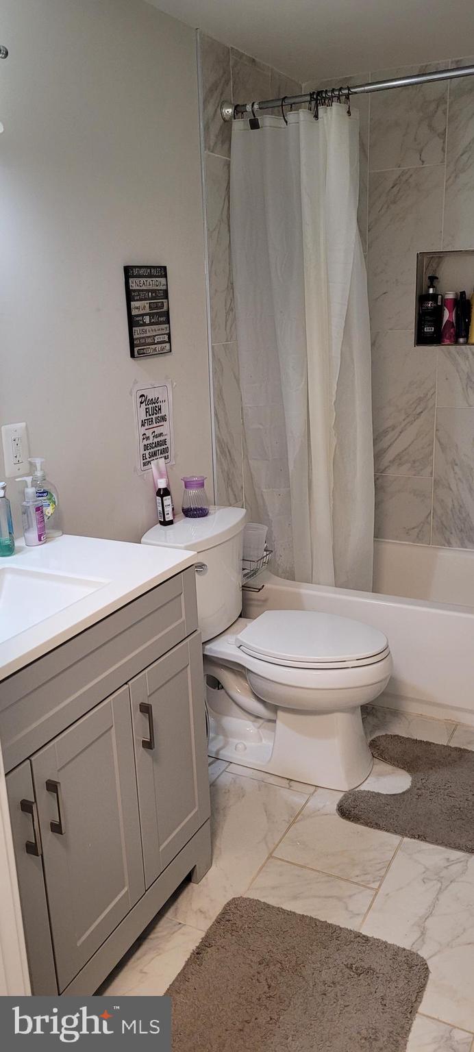 YORKSHIRE VILLAGE - Residential