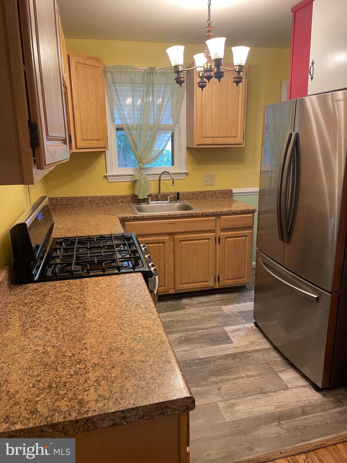 415 W MAPLE ROAD