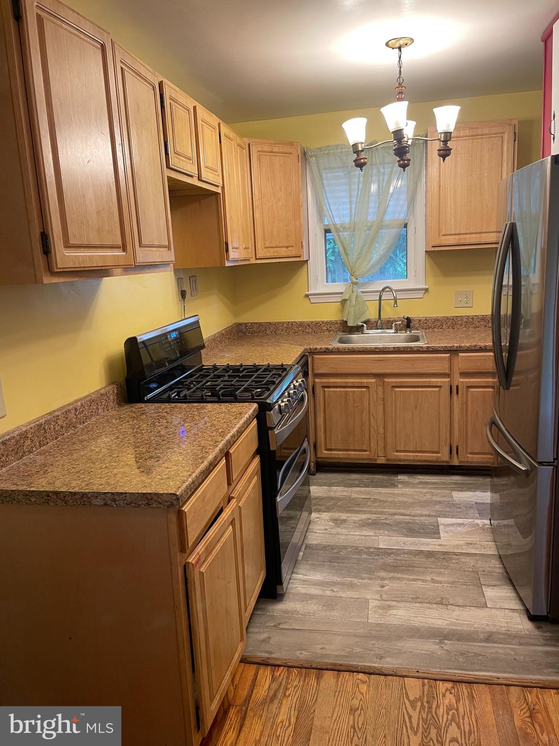 415 W MAPLE ROAD