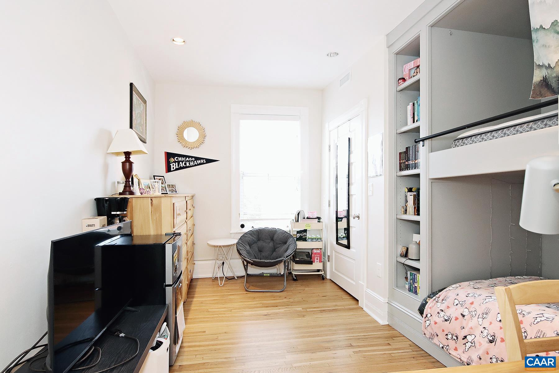 RUGBY - Residential Lease