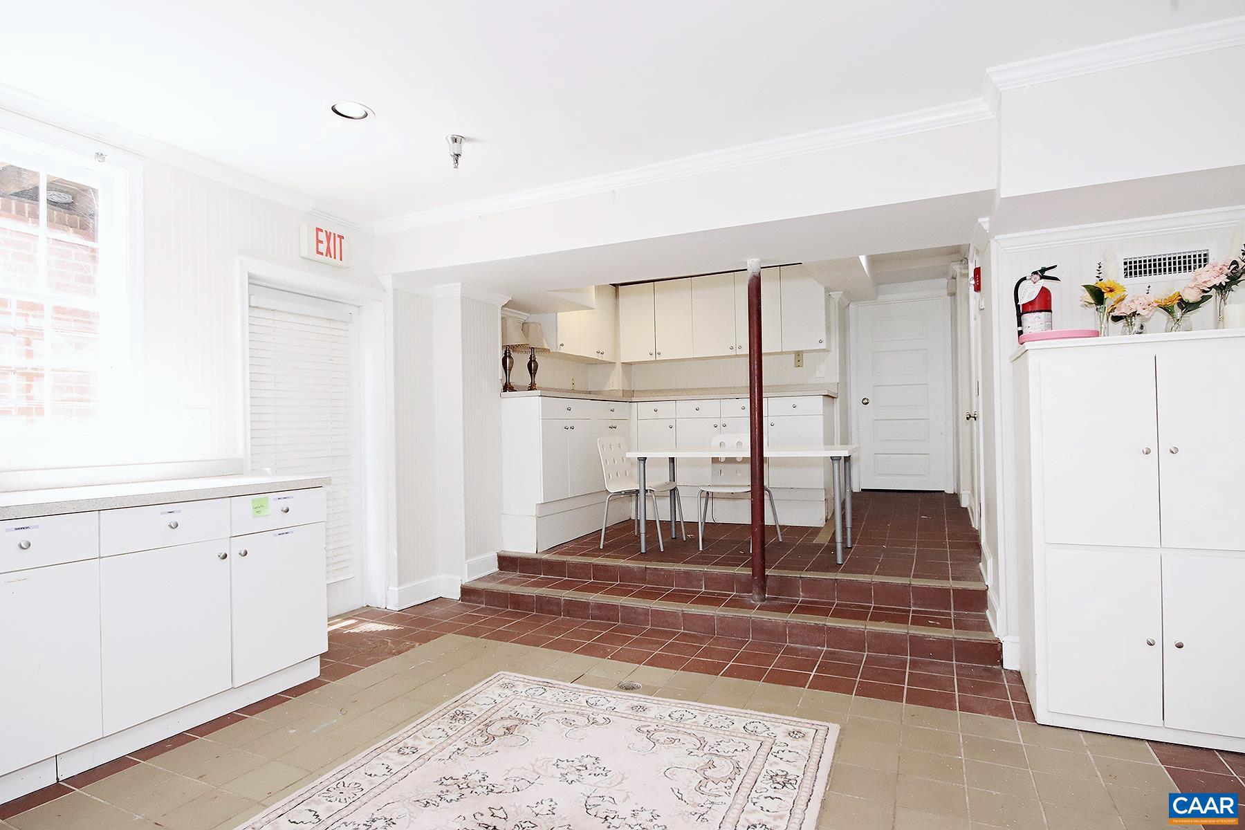 RUGBY - Residential Lease