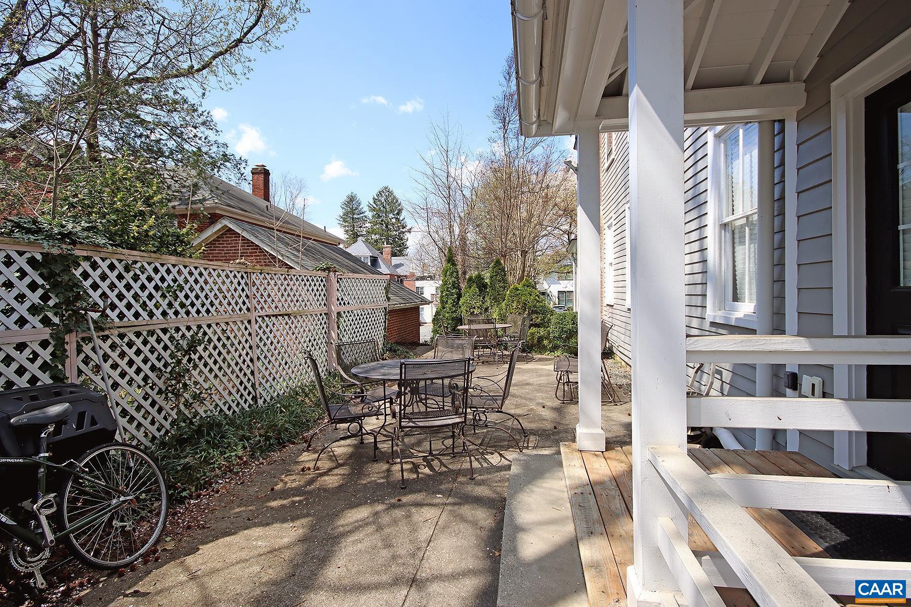 RUGBY - Residential Lease