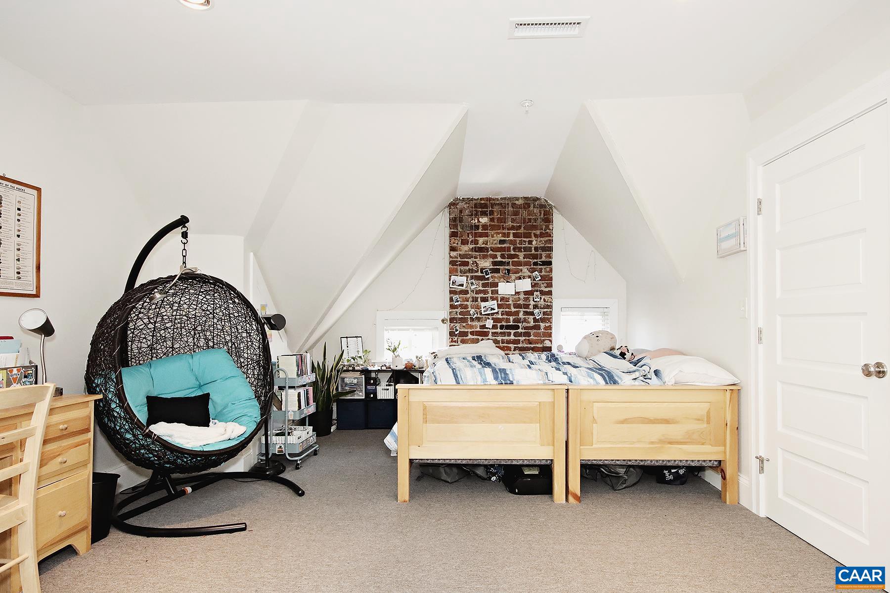 RUGBY - Residential Lease