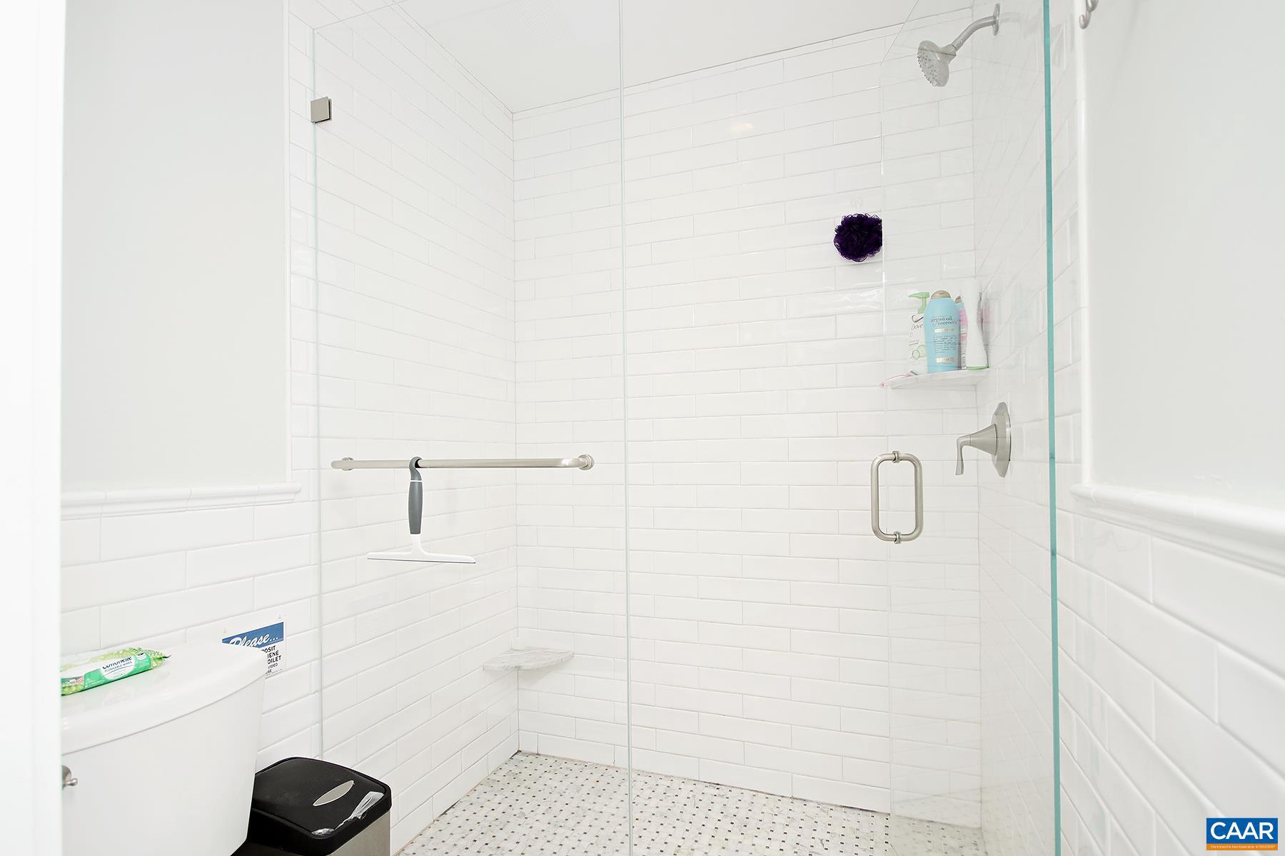 RUGBY - Residential Lease