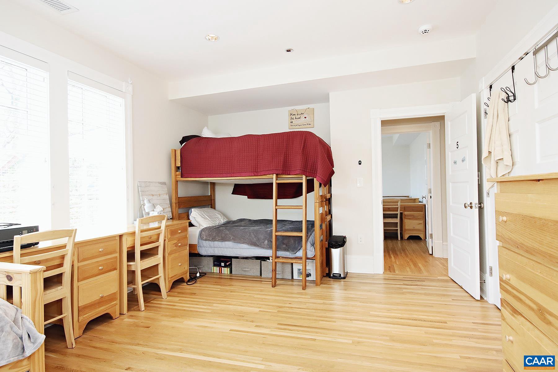 RUGBY - Residential Lease