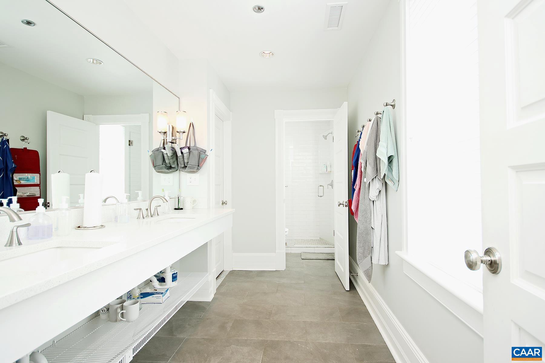 RUGBY - Residential Lease