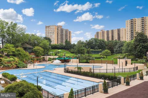 Photo of 205 Yoakum Parkway #915, ALEXANDRIA, VA 22304 (MLS # VAAX2064822)