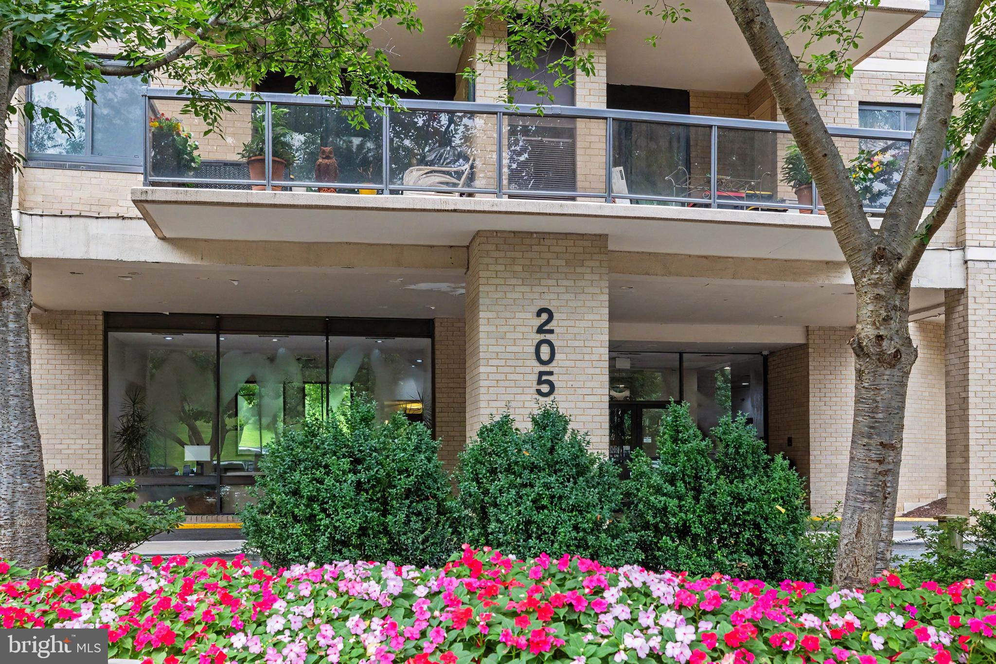 205 YOAKUM PARKWAY 915