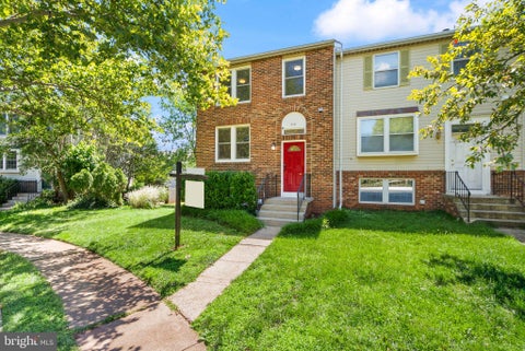 Photo of 13321 Hound Run Drive, FAIRFAX, VA 22033 (MLS # VAFX2318820)