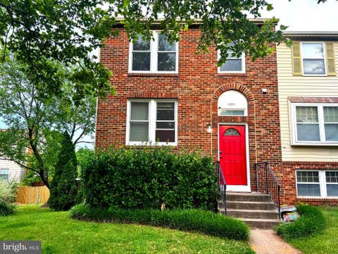Townhouse For Sale - 13321 Hound Run Drive<br/> FAIRFAX, VA 22033