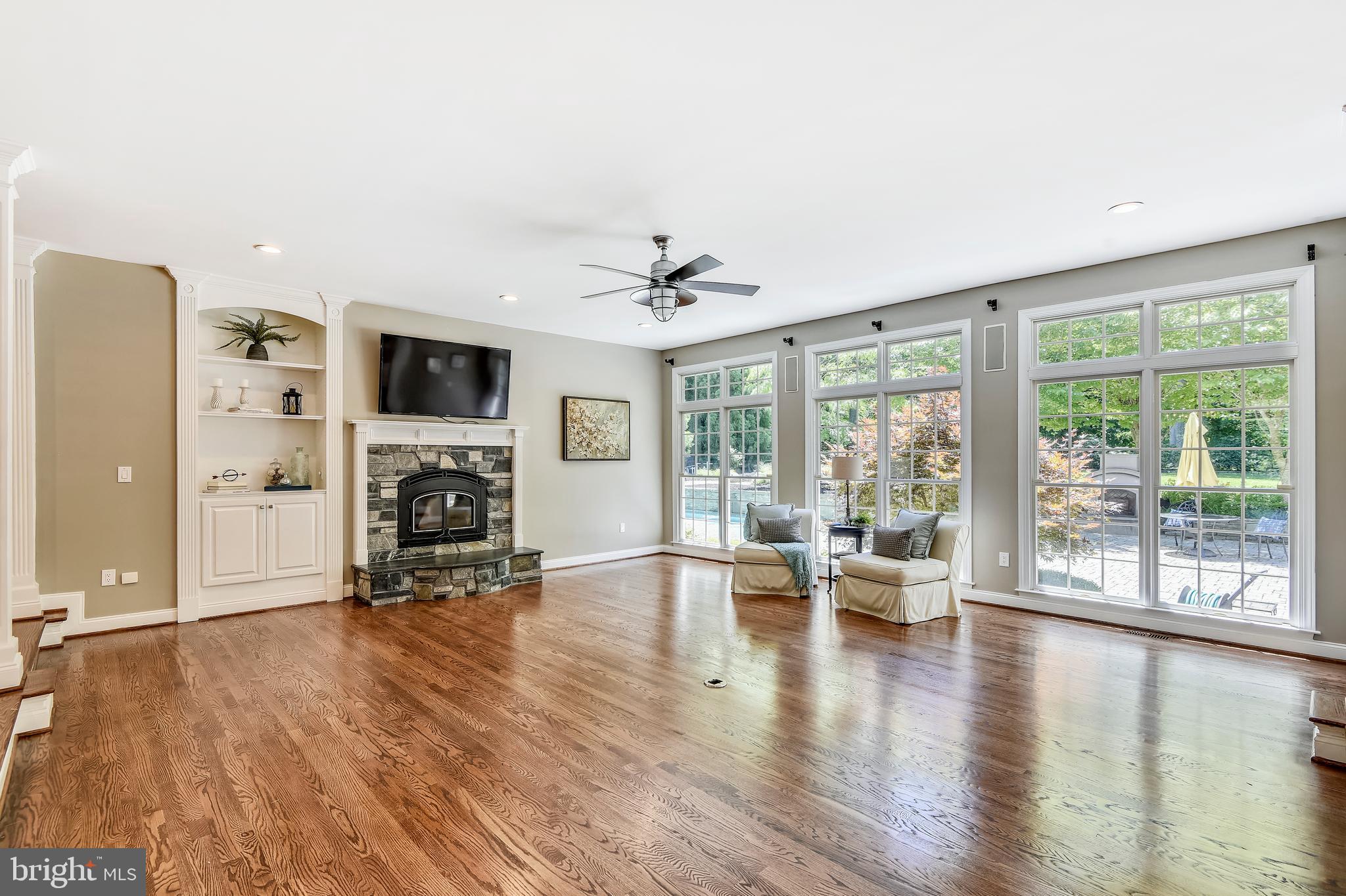 SOUTH RIVER COLONY - Residential