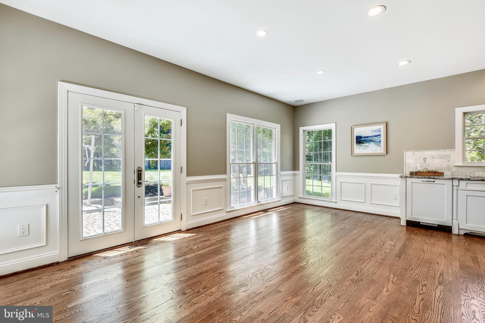 SOUTH RIVER COLONY - Residential