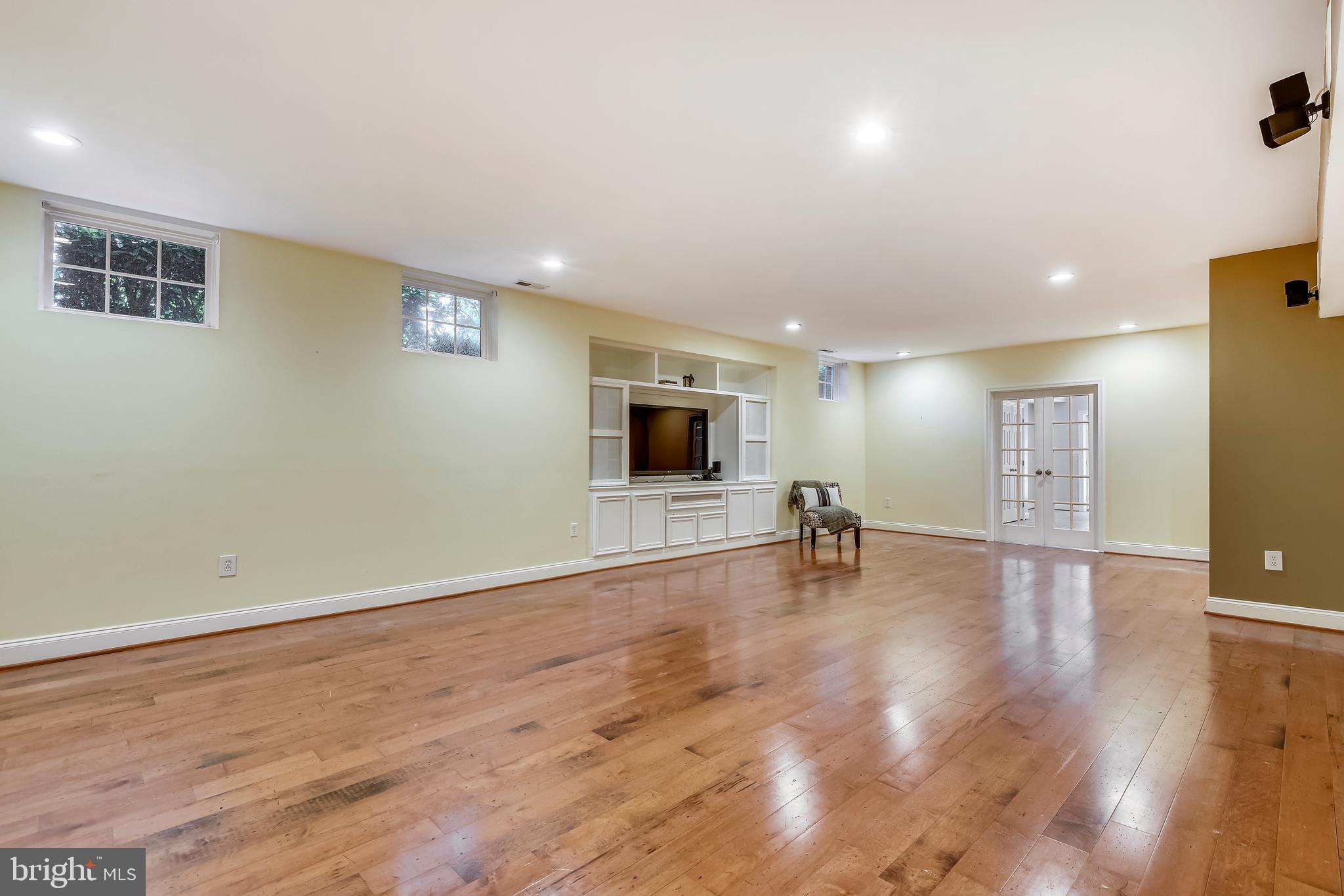 SOUTH RIVER COLONY - Residential