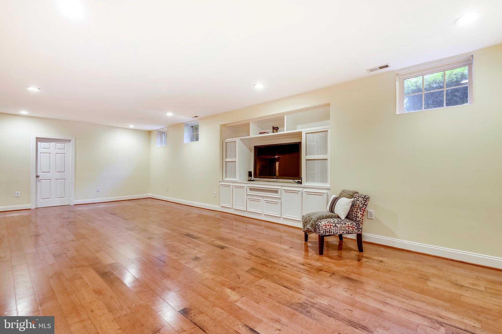 SOUTH RIVER COLONY - Residential