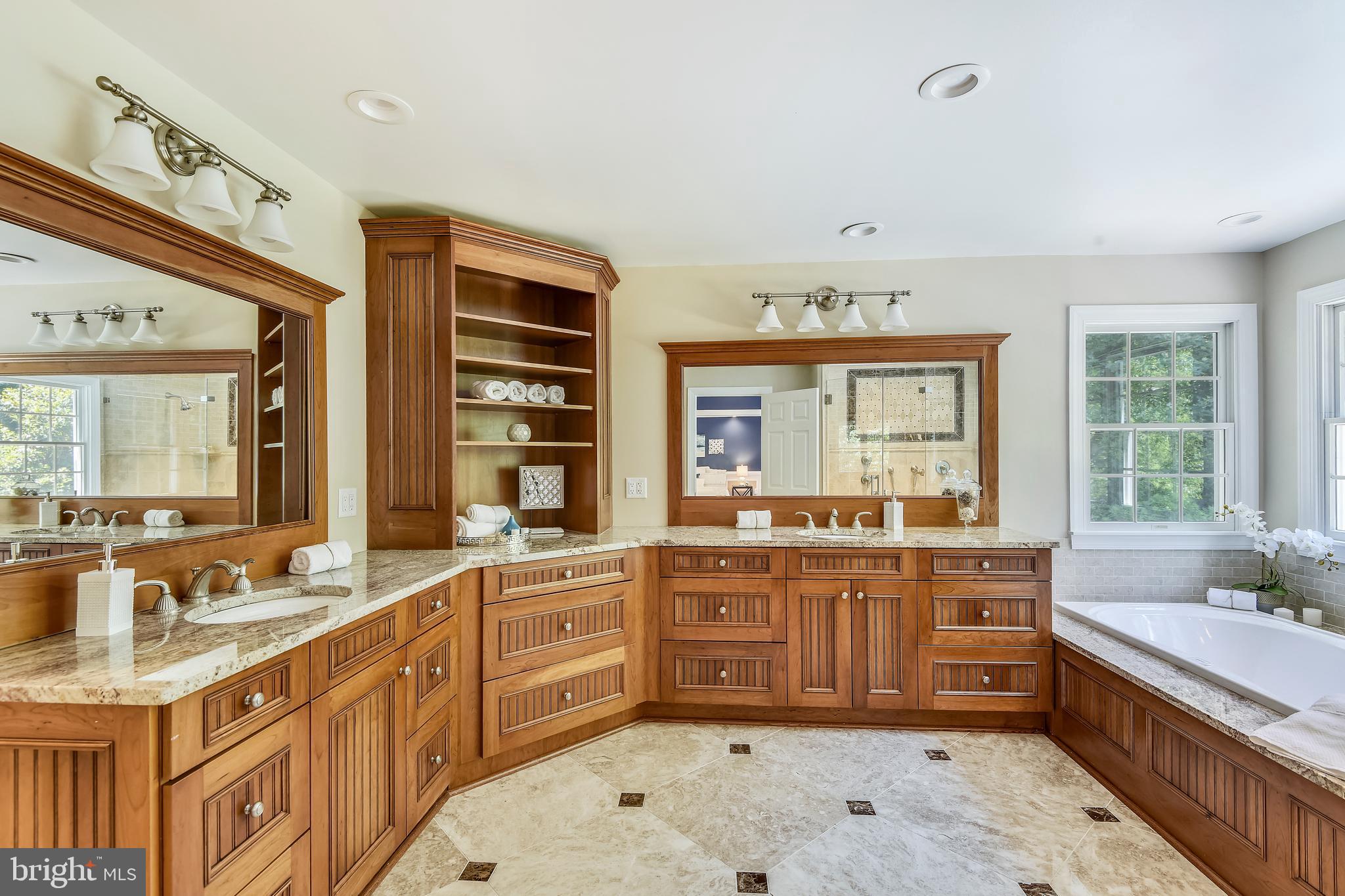 SOUTH RIVER COLONY - Residential