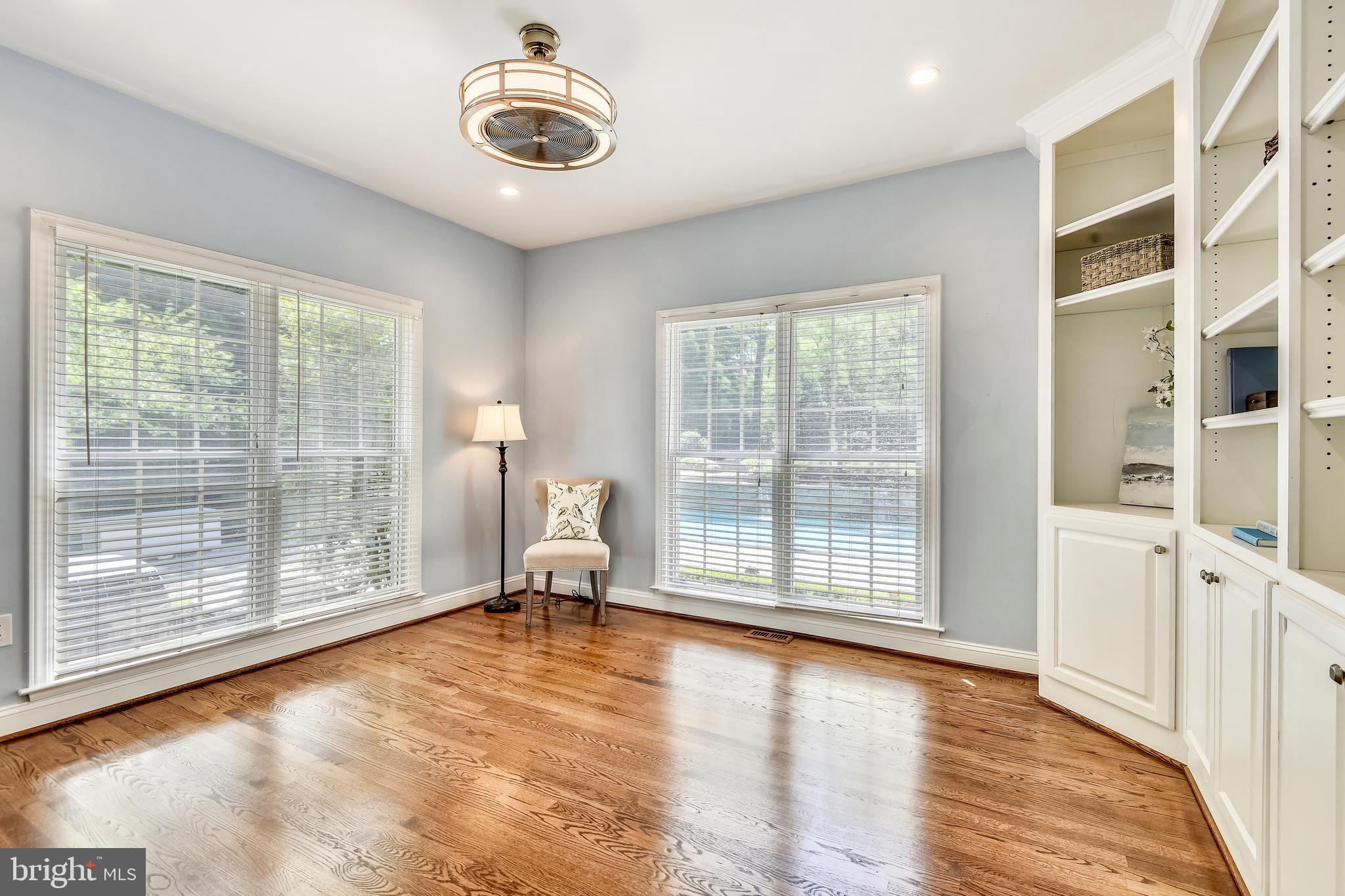 SOUTH RIVER COLONY - Residential