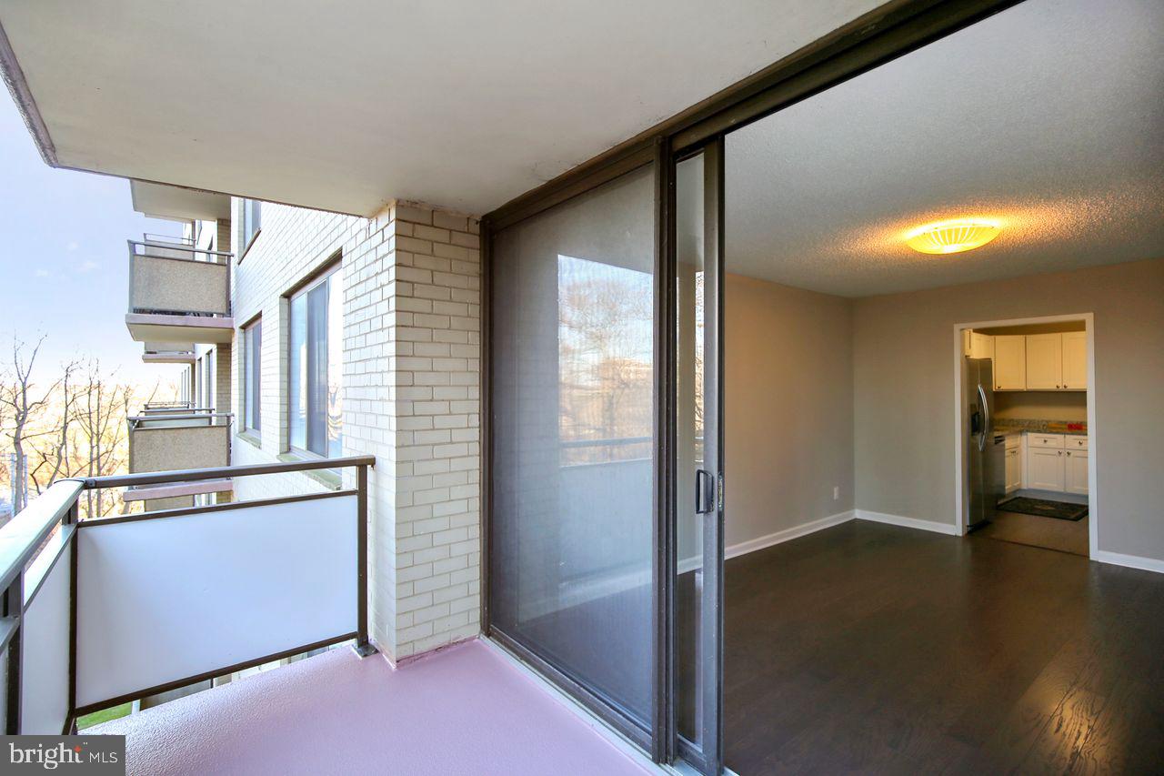 PROMENADE TOWERS - Residential